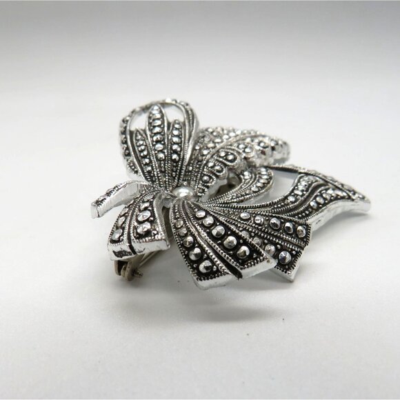 West Germany Flower Brooch Silver Tone Leaf Ribbon 1.5" Vintage Marcasite Look - Picture 7 of 11